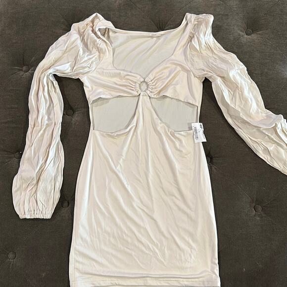 Cut out dress with flowy sleeves size large NWT - Picture 1 of 3